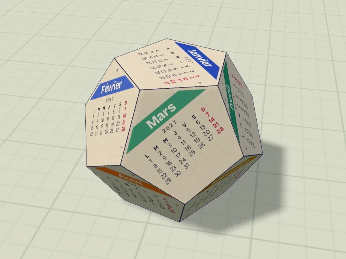 Calendrier dodécaèdre en papier assemblé, avec plusieurs mois visibles.