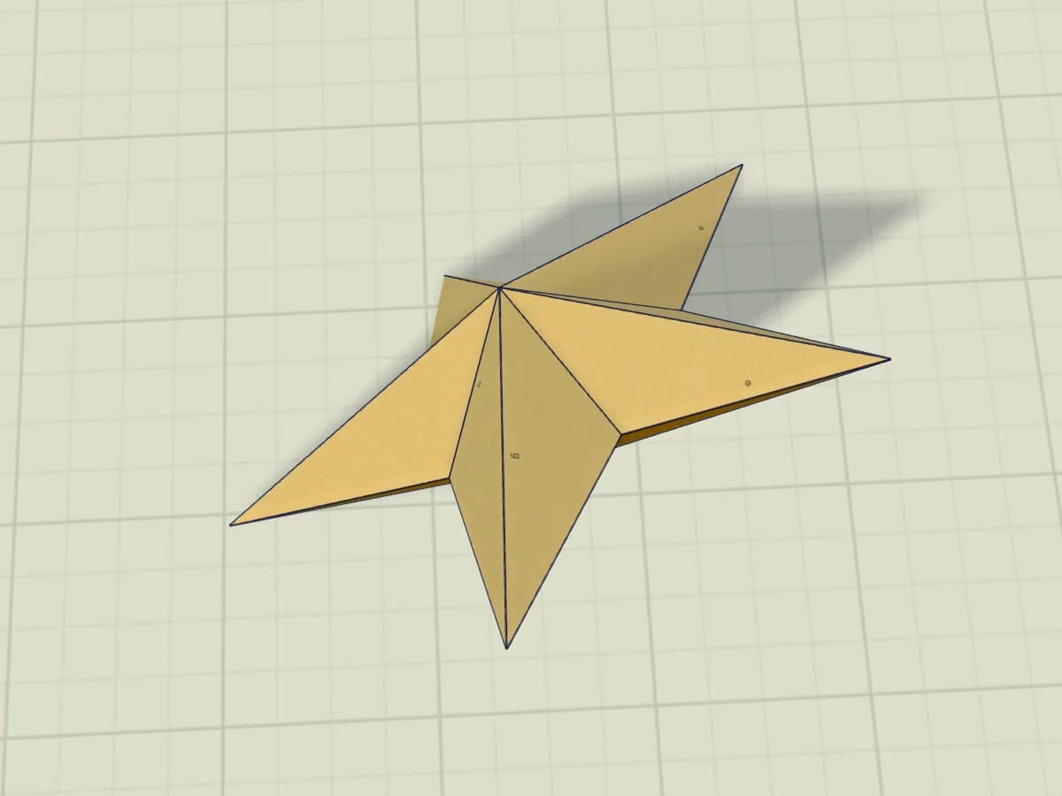 Étoile en papier assemblée, avec ses pointes et ses creux en volume.