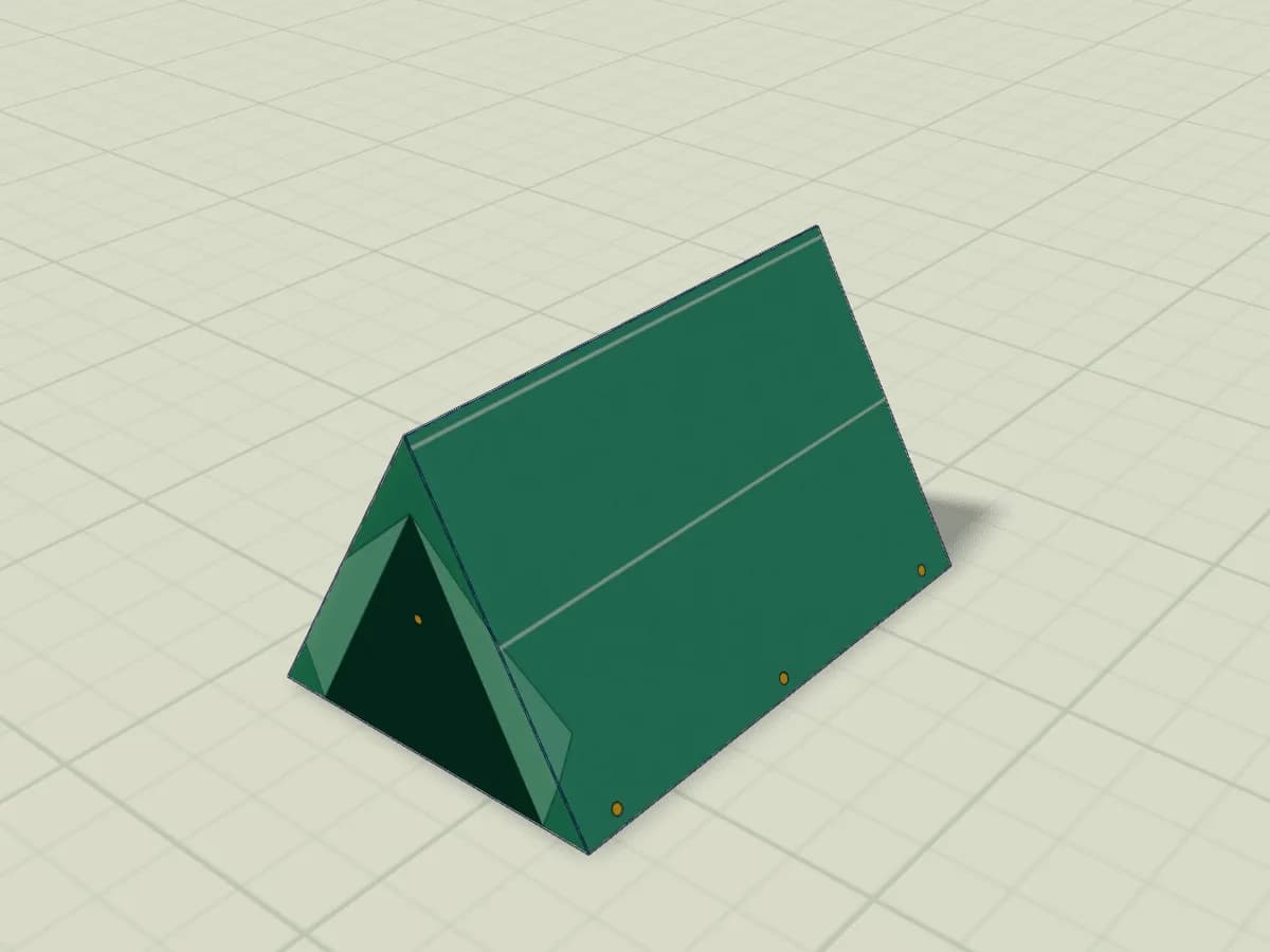 Tente en papier assemblée en forme de prisme triangulaire couché.