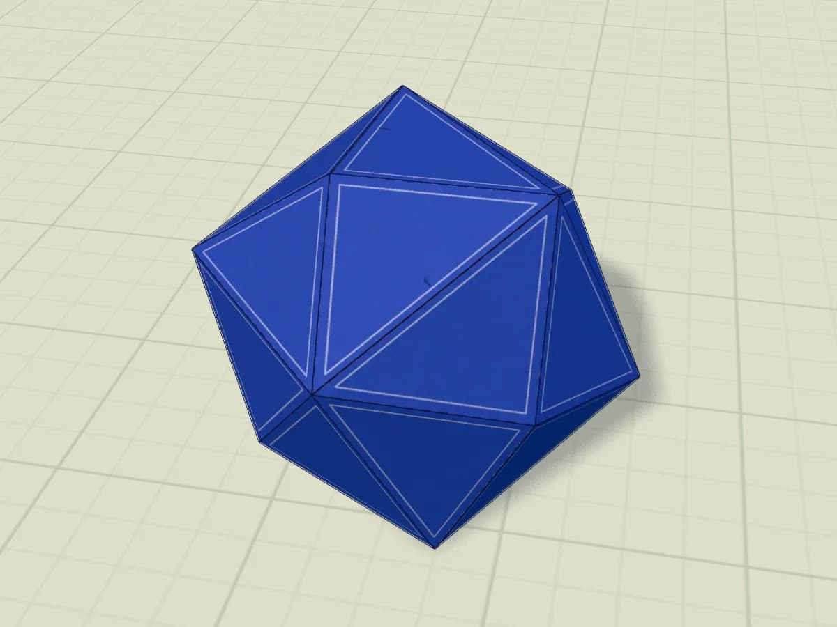 Tétrakis hexaèdre en papier assemblé, avec ses pointes et ses faces triangulaires