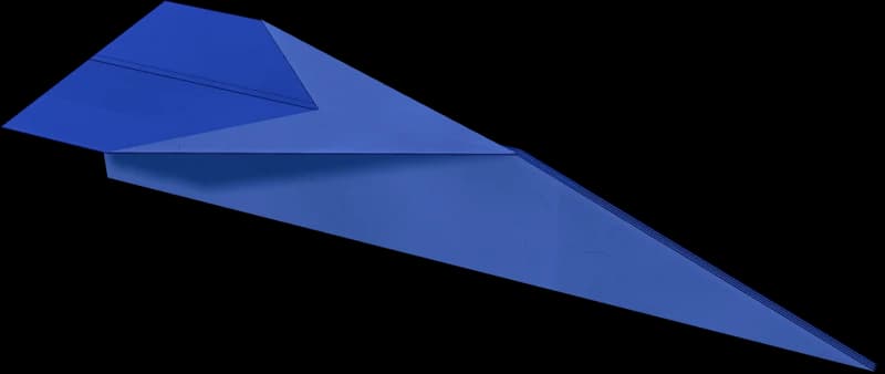 Avion en papier classique avec deux ailes de part et d’autre du corps.
